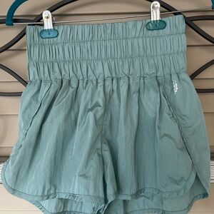 FREE PEOPLE WOMANS MOVEMENT THE WAY HOME HIGH RISE LINED BOXING SHORTS MEDIUM